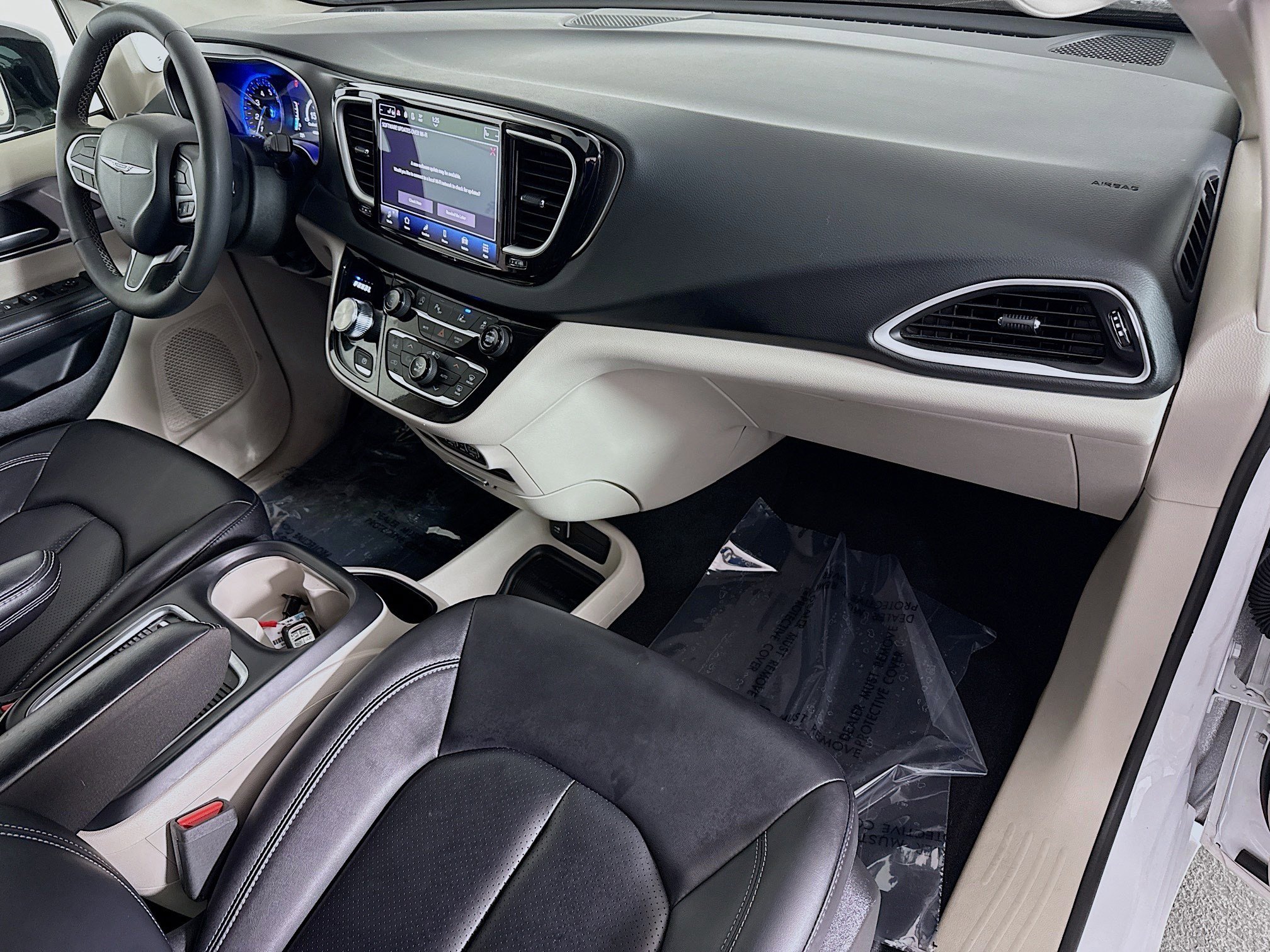 Used 2024 Chrysler Pacifica Touring-L FWD image 28