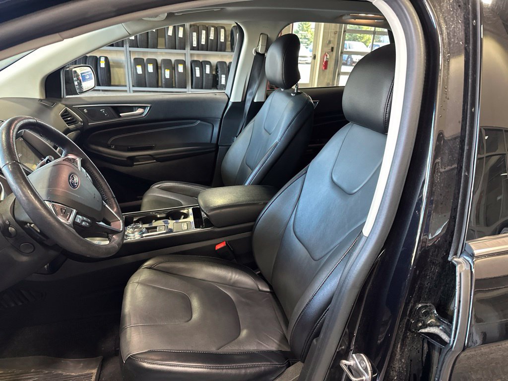 Used 2019 Ford Edge Titanium w/ Cold Weather Package AWD/4WD image 11