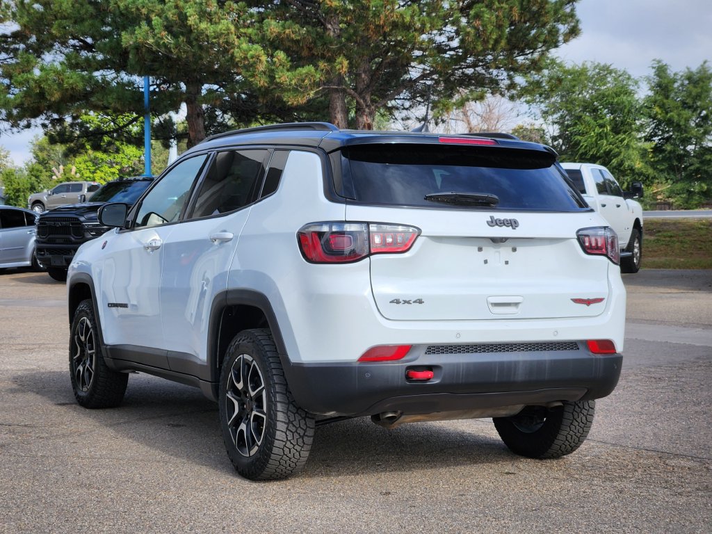 Used 2025 Jeep Compass Trailhawk AWD/4WD image 3