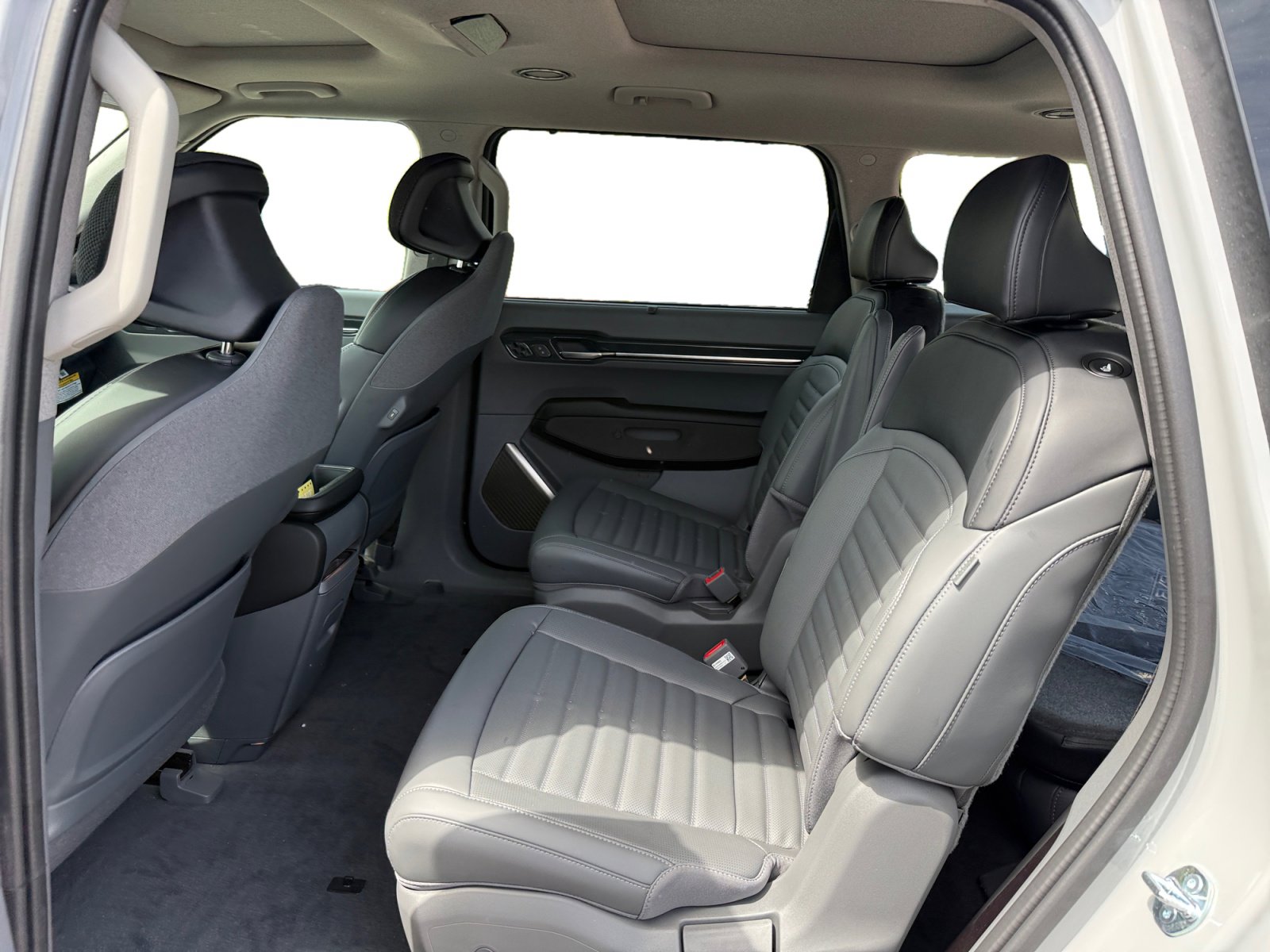 New 2026 Kia EV9 Land w/ Nightfall Edition Package AWD/4WD image 16