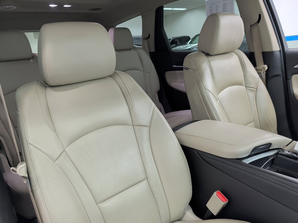 Used 2019 Buick Enclave Essence FWD image 39