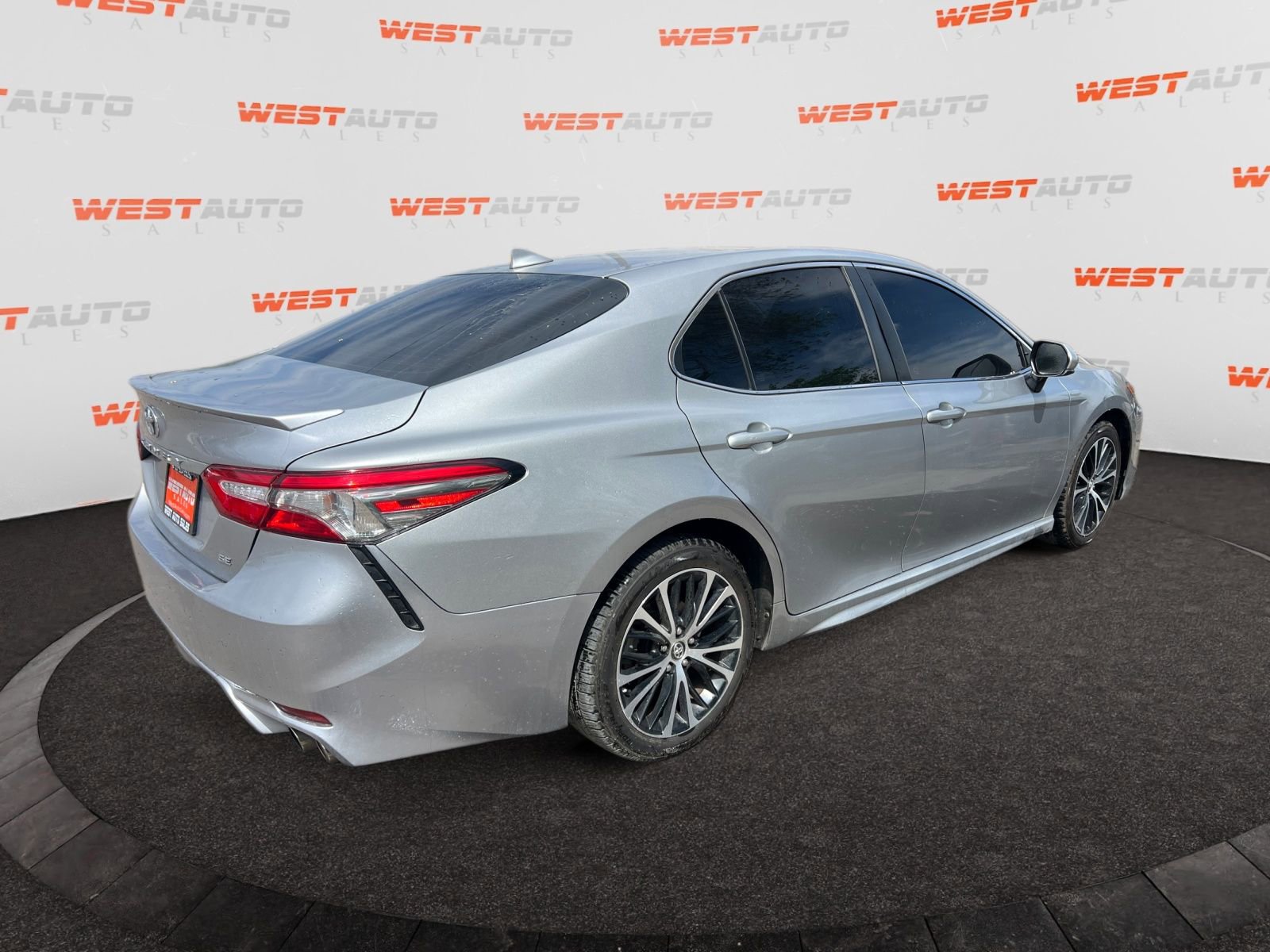 Used 2019 Toyota Camry SE FWD image 5