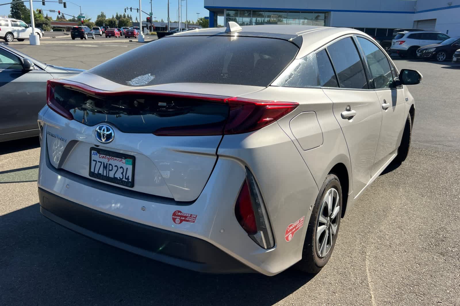 Used 2017 Toyota Prius Prime Advanced w/ Carpet Mat Package FWD image 4