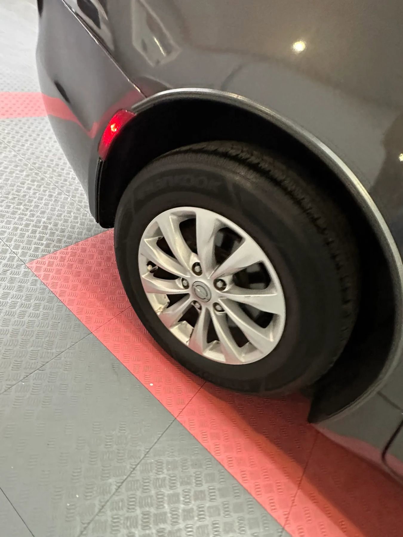 Used 2017 Chrysler Pacifica Touring-L FWD image 33