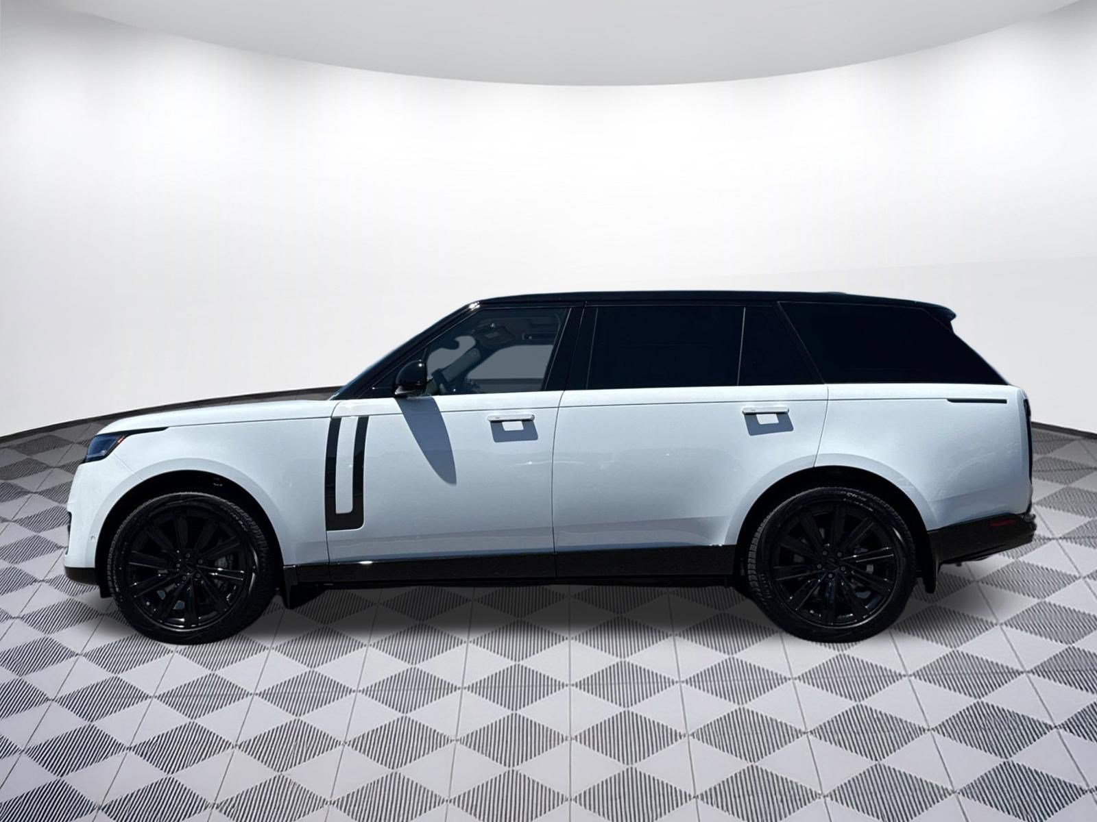 New 2026 Land Rover Range Rover Long Wheelbase SE AWD/4WD image 2