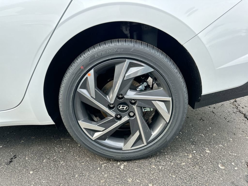 Used 2025 Hyundai Elantra SEL image 28
