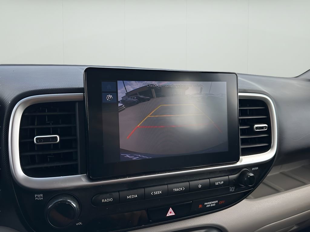 Used 2024 Hyundai Venue SEL image 16