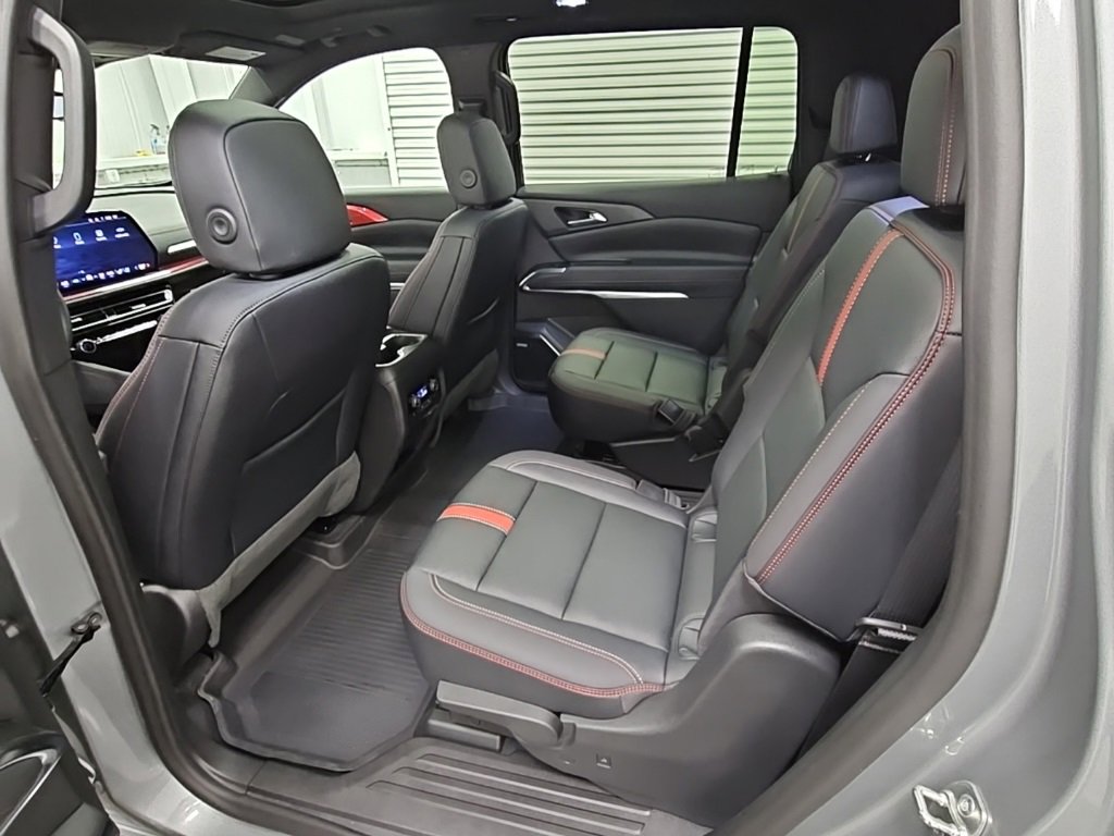 Used 2024 Chevrolet Traverse RS w/ LPO, Floor Liner Package image 33