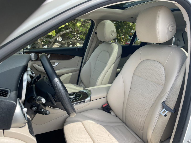 Used 2019 Mercedes-Benz GLC 350e 4MATIC w/ Premium Package image 2