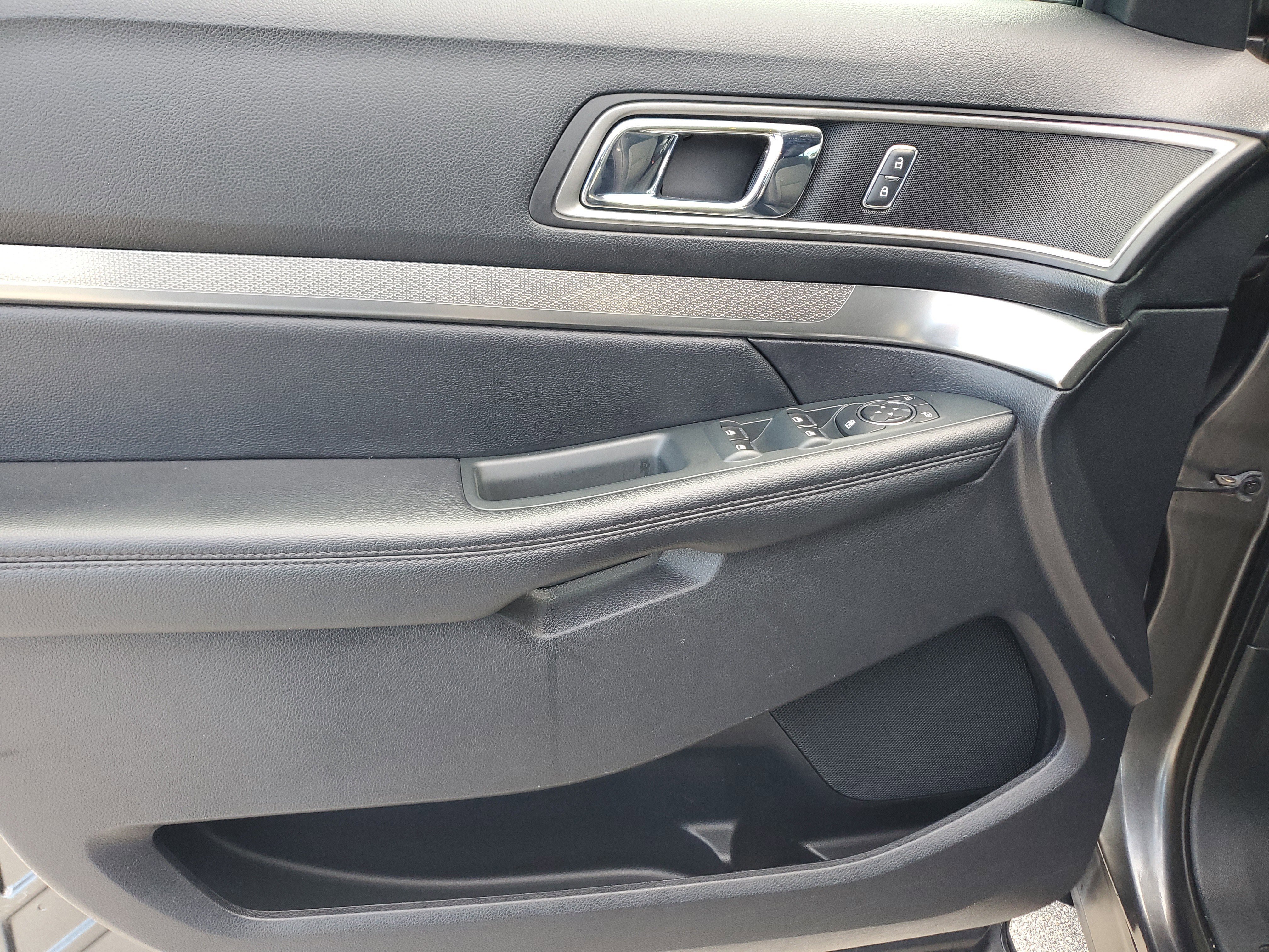 Used 2019 Ford Explorer XLT w/ Equipment Group 201A image 26