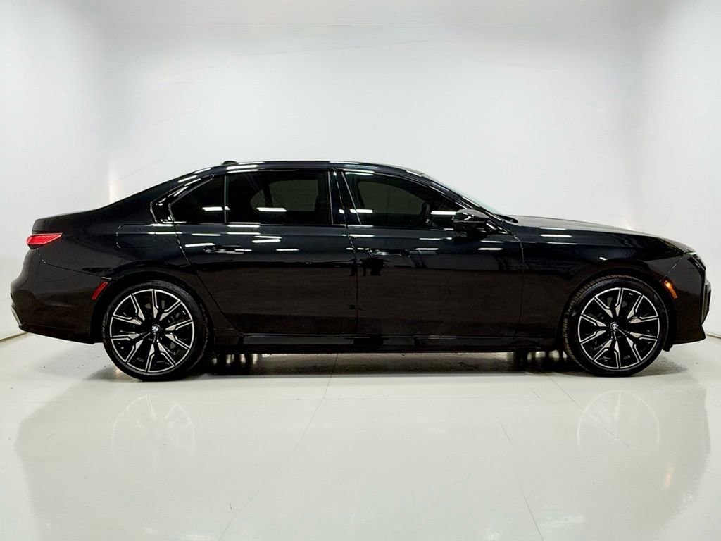 Used 2024 BMW i7 M70 w/ Premium Package image 21