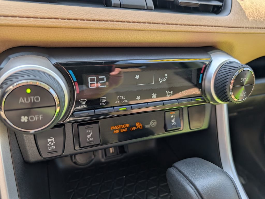 Used 2020 Toyota RAV4 XLE w/ Convenience Package AWD/4WD image 23