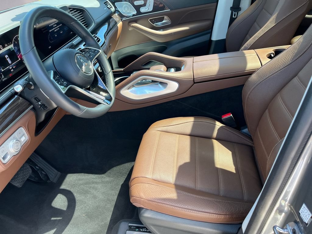 Used 2025 Mercedes-Benz GLS 450 4MATIC image 9