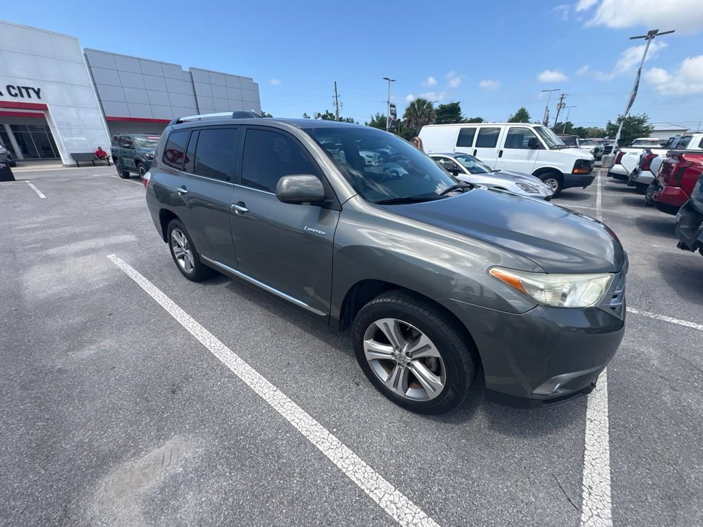 Used 2011 Toyota Highlander Limited w/ Tow Pkg FWD image 9