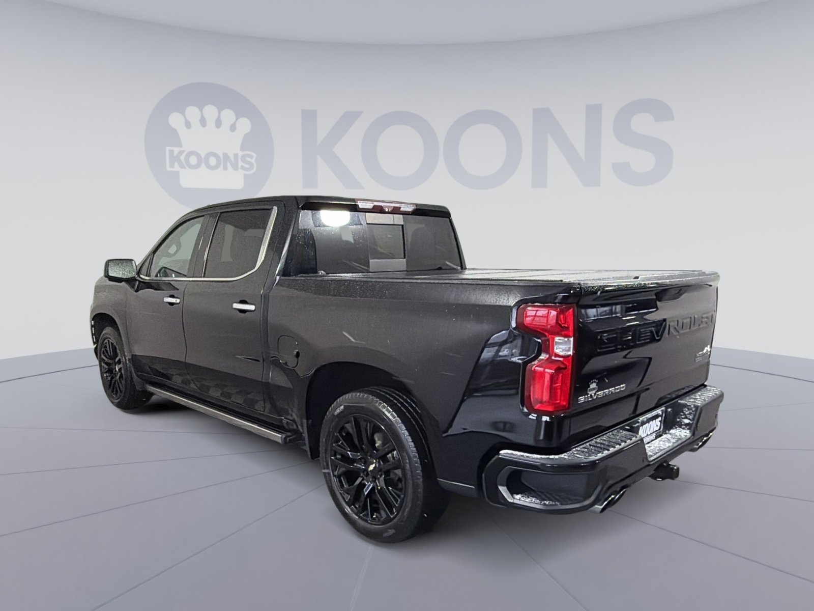 Used 2020 Chevrolet Silverado 1500 High Country w/ Technology Package image 4