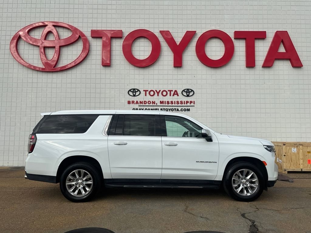 Used 2023 Chevrolet Suburban Premier image 4