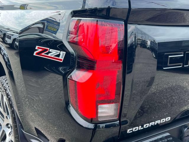 Used 2023 Chevrolet Colorado Z71 w/ Advanced Trailering Package AWD/4WD image 12