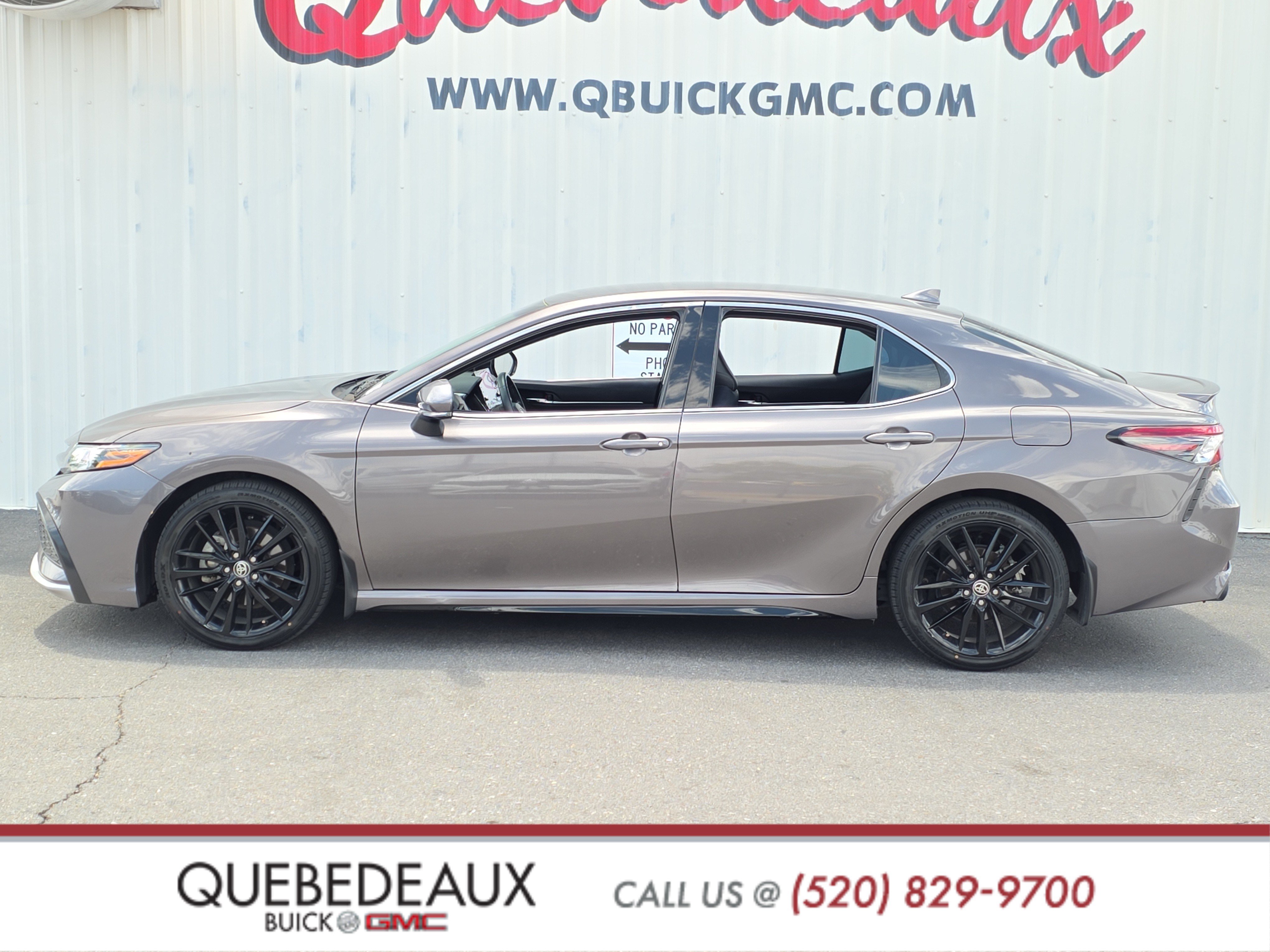Used 2022 Toyota Camry XSE FWD image 4