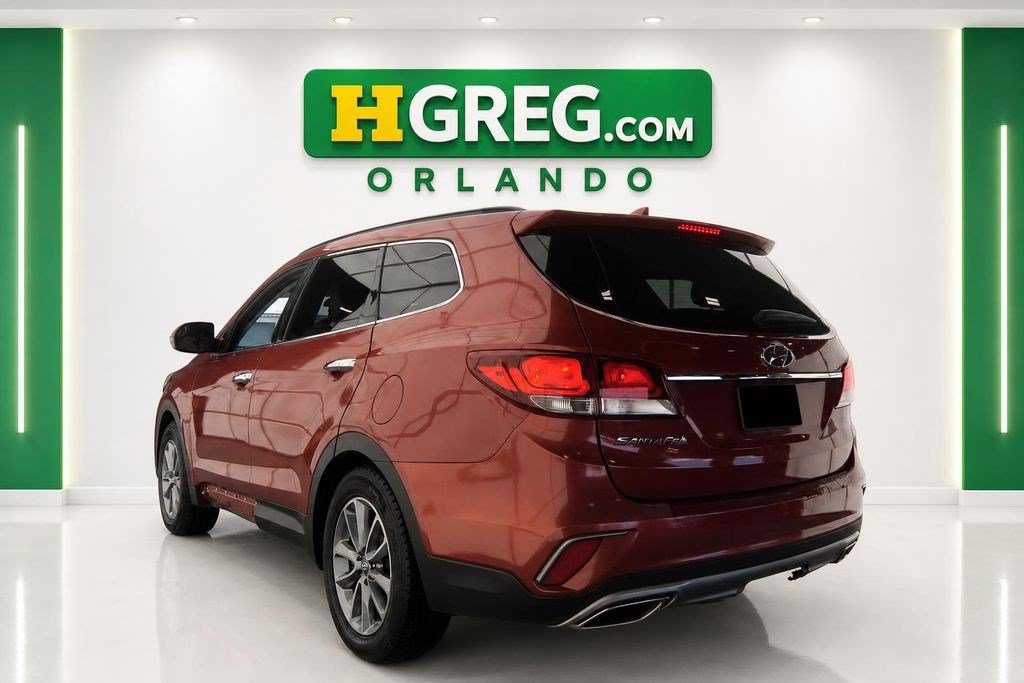 Used 2017 Hyundai Santa Fe SE FWD image 2