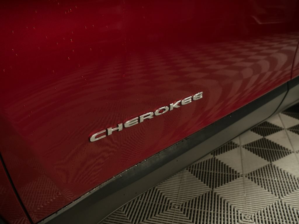 Used 2016 Jeep Cherokee Limited FWD image 9