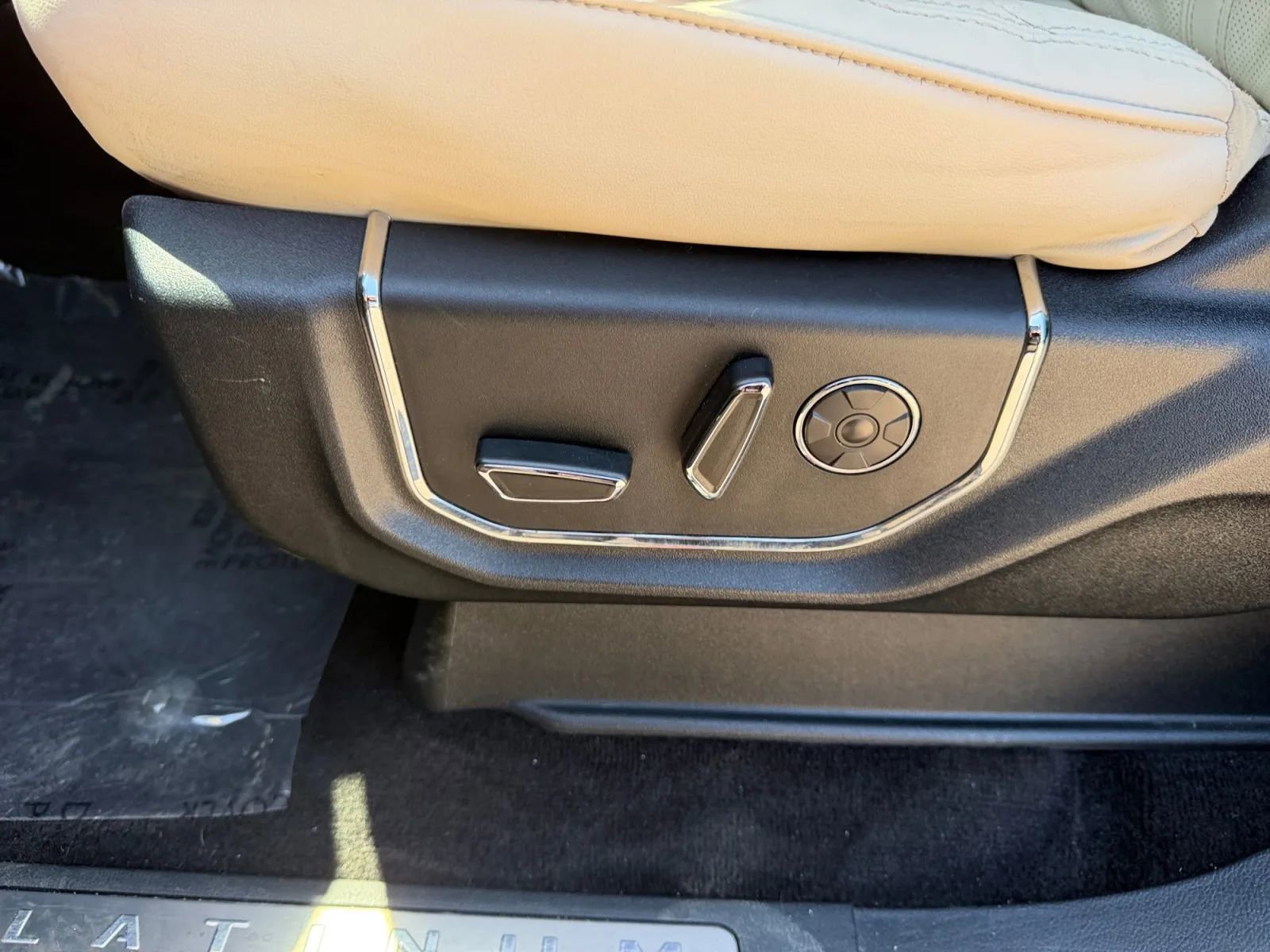 Used 2019 Ford Expedition Platinum AWD/4WD image 18