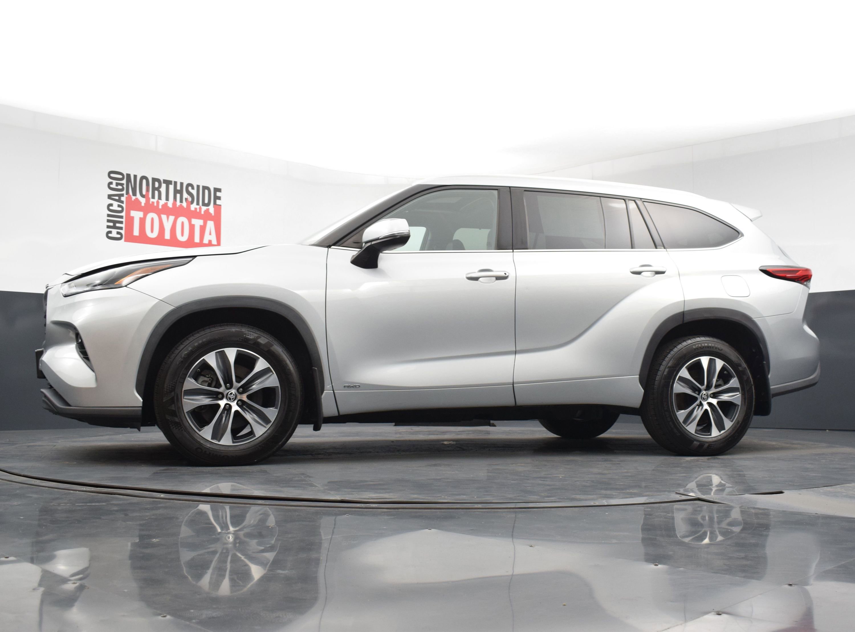 Used 2022 Toyota Highlander XLE AWD/4WD image 29