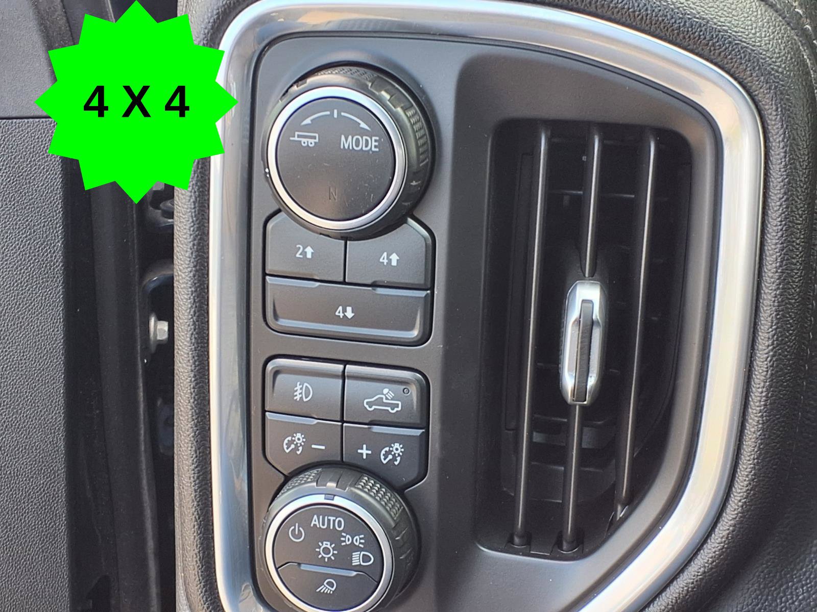 Used 2020 Chevrolet Silverado 2500 LT w/ Texas Edition AWD/4WD image 15
