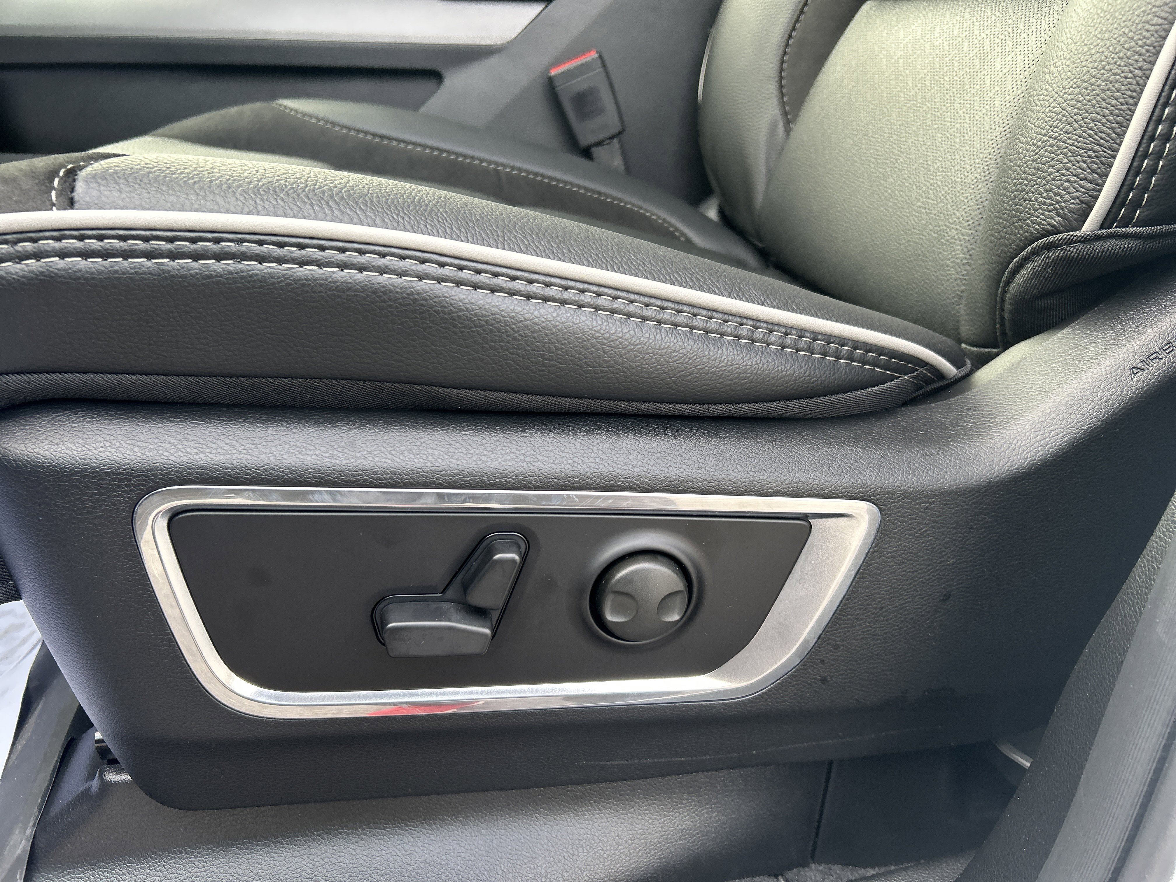 New 2026 RAM 1500 Laramie w/ Night Edition image 17