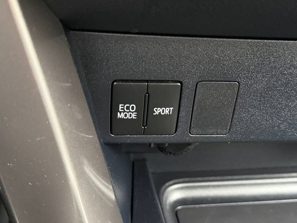 Used 2018 Toyota RAV4 LE w/ All Weather Liner Package AWD/4WD image 29