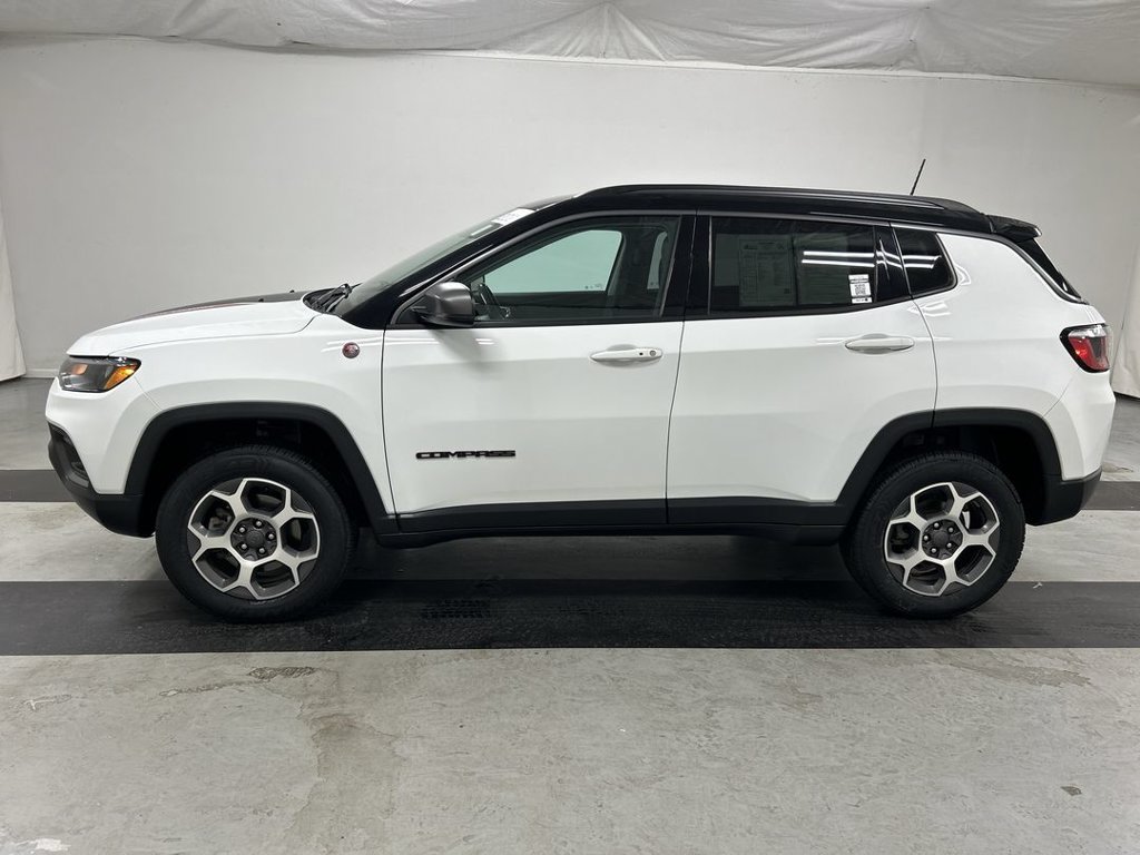 Used 2022 Jeep Compass Trailhawk w/ Trailhawk Convenience Group AWD/4WD image 6