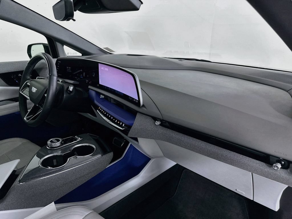Certified 2025 Cadillac Optiq Sport 2 AWD/4WD image 38
