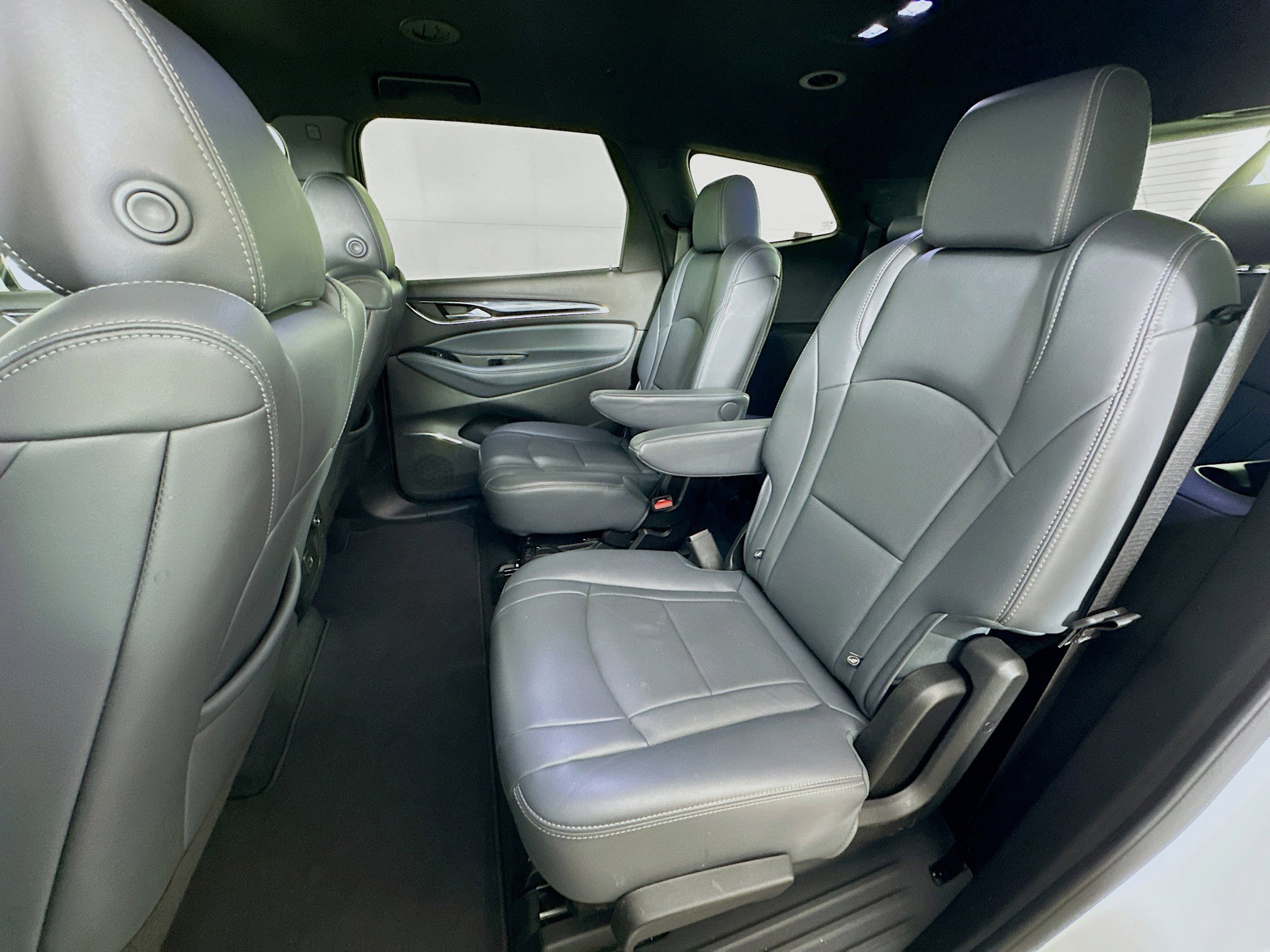 Used 2024 Buick Enclave Essence image 27