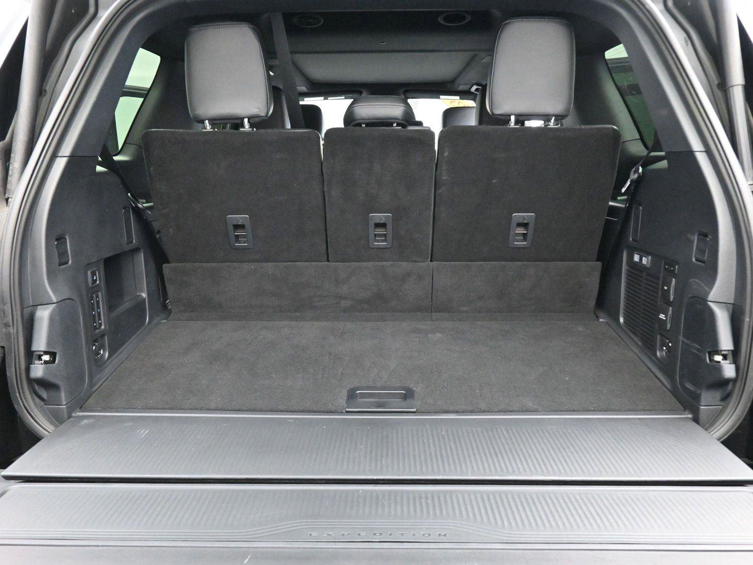 Used 2025 Ford Expedition Platinum w/ Stealth Performance Package image 10