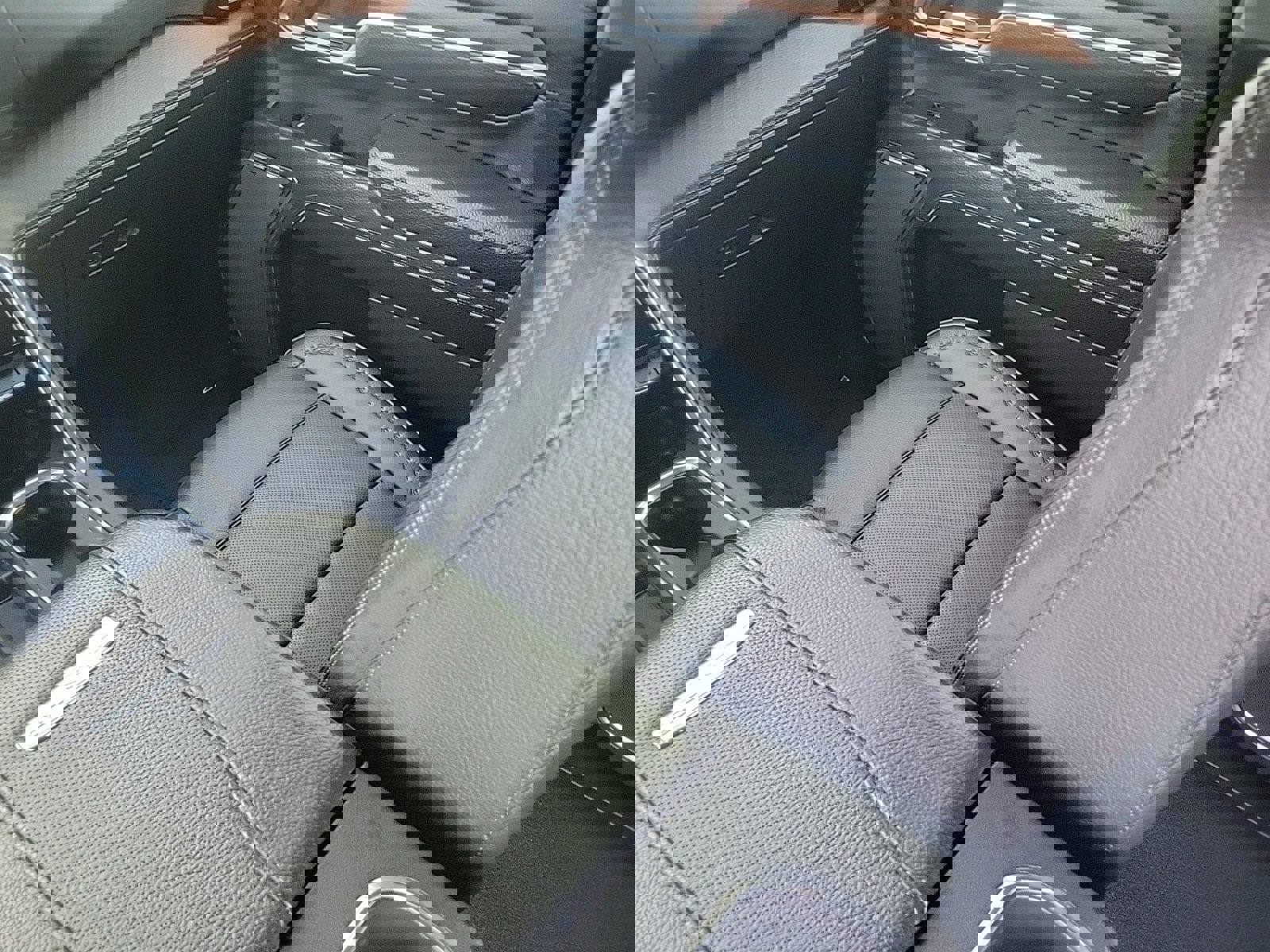 Used 2025 GMC Sierra 3500 Denali w/ Denali Reserve Package image 19