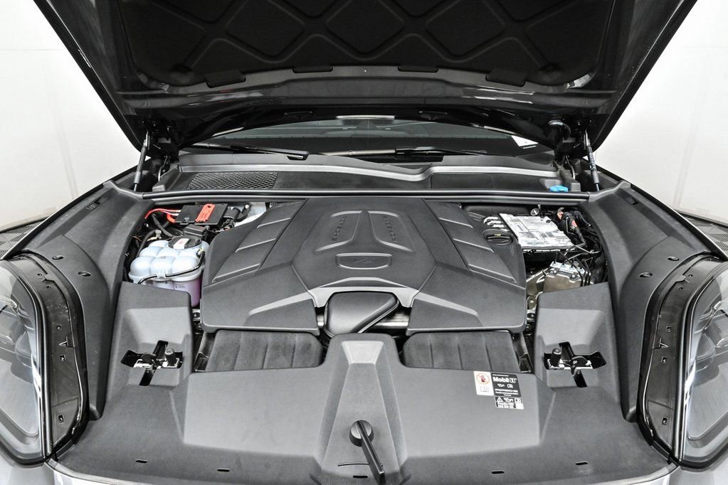 Certified 2025 Porsche Cayenne Coupe image 32