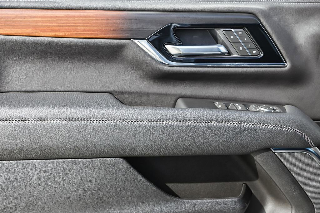 Used 2025 GMC Yukon XL Denali image 23