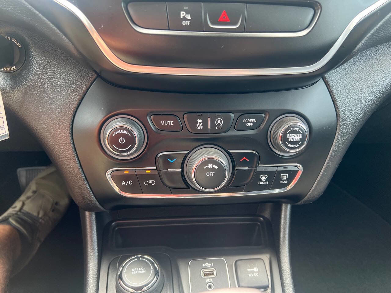 Used 2020 Jeep Cherokee Latitude image 12