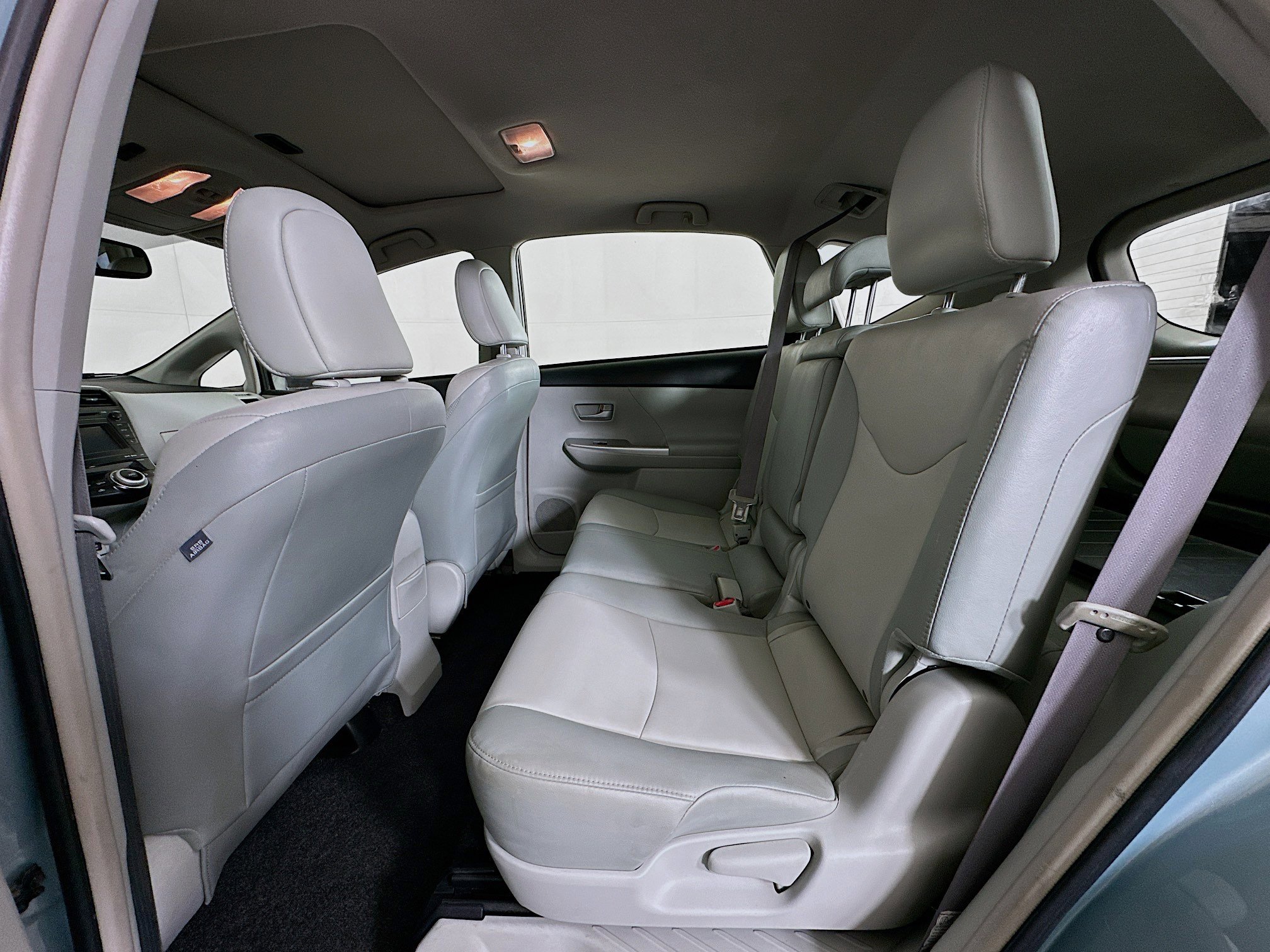 Used 2014 Toyota Prius V Five image 28