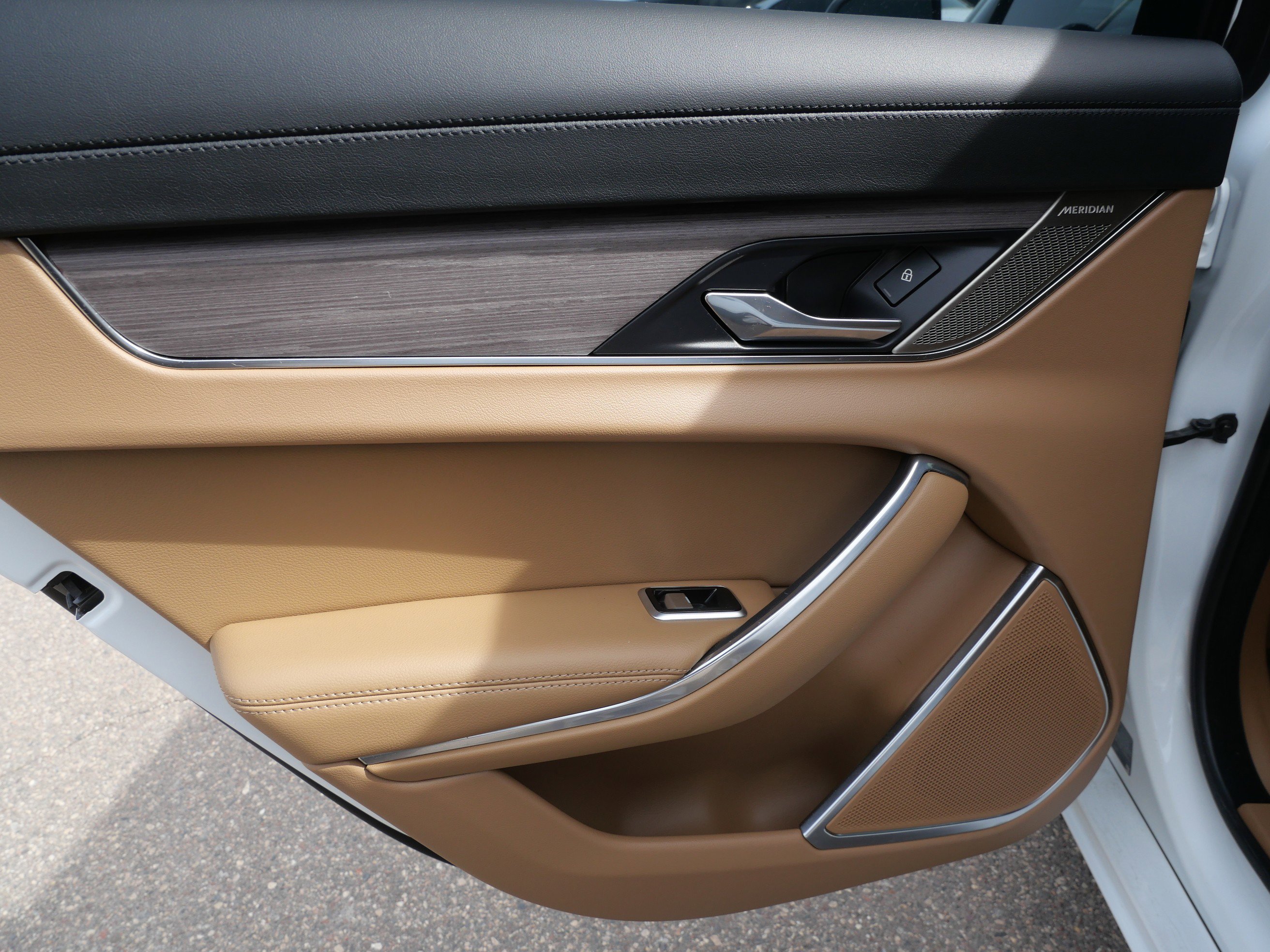 Certified 2021 Jaguar XF SE image 17