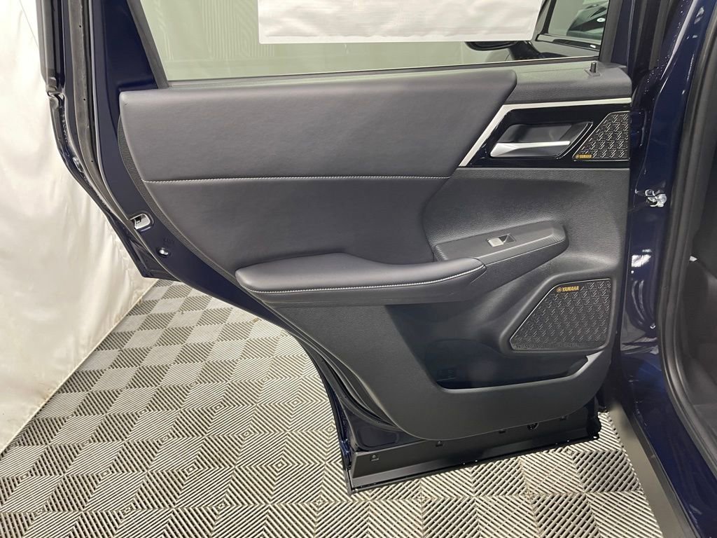 New 2025 Mitsubishi Outlander SE image 28