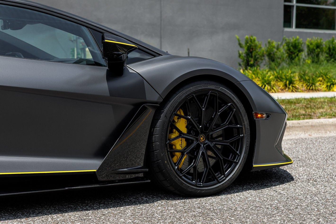 Used 2025 Lamborghini Revuelto AWD/4WD image 17