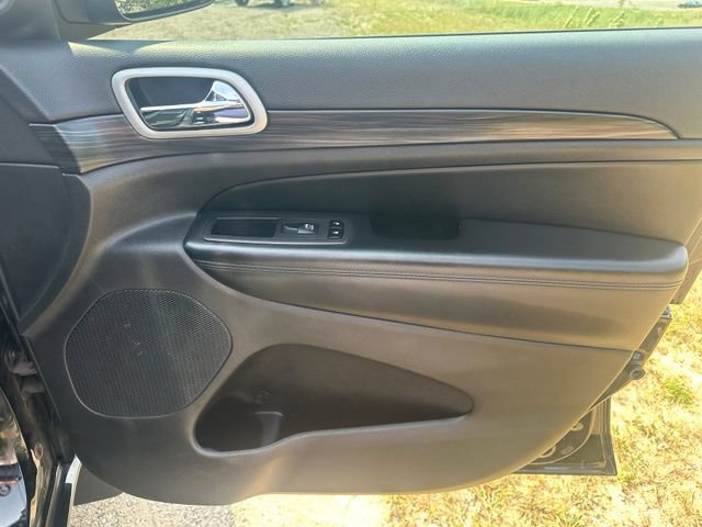 Used 2021 Jeep Grand Cherokee Altitude AWD/4WD image 16