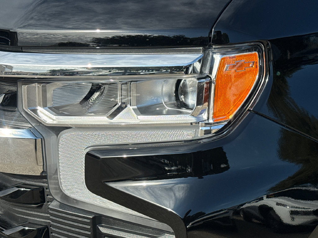 Used 2025 Chevrolet Silverado 1500 LT AWD/4WD image 4