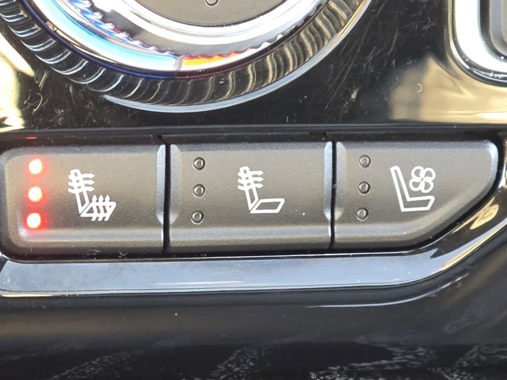 Used 2021 GMC Yukon Denali w/ Denali Premium Package image 9