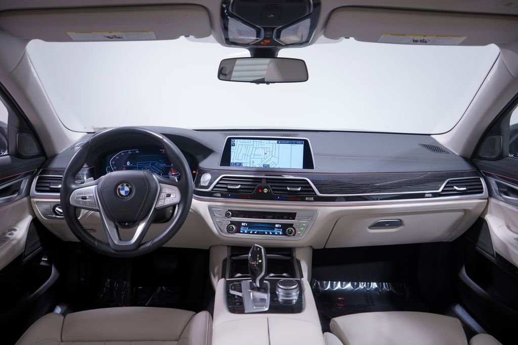 Used 2022 BMW 740i image 10