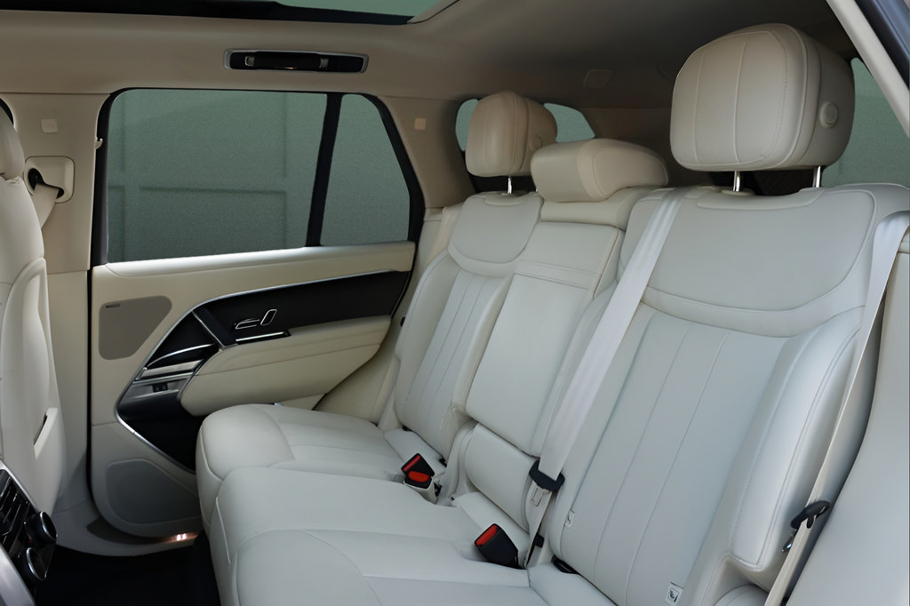 Used 2023 Land Rover Range Rover SE AWD/4WD image 12