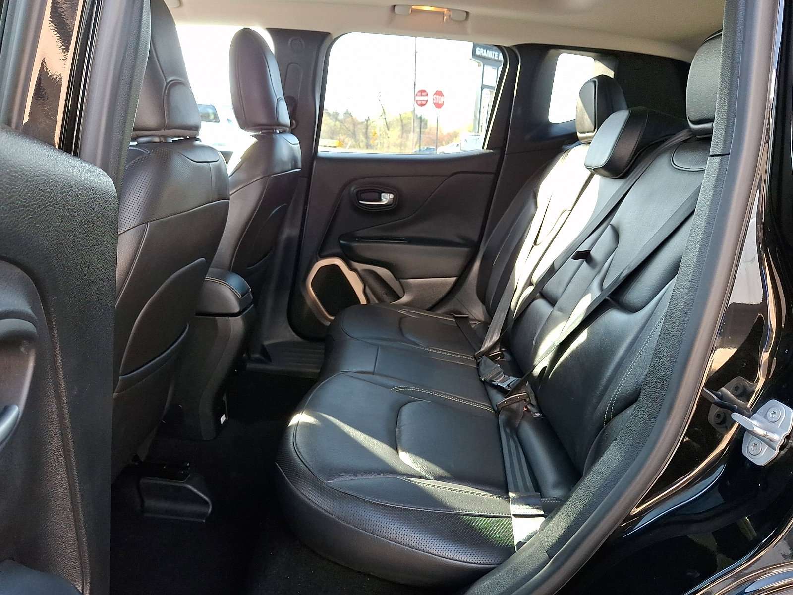 Used 2016 Jeep Renegade Limited image 10