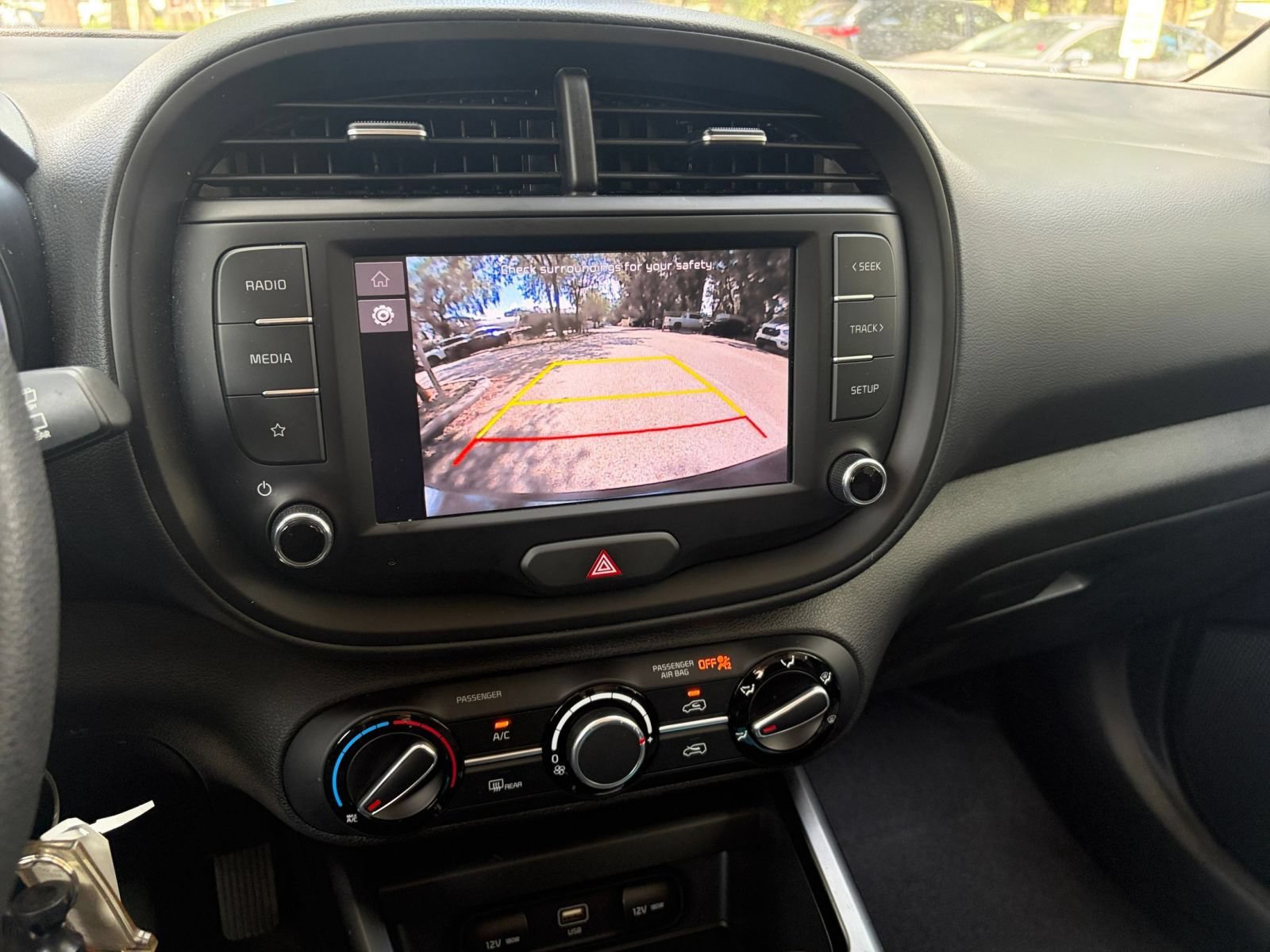 Used 2025 Kia Soul LX w/ LX Technology Package FWD image 21