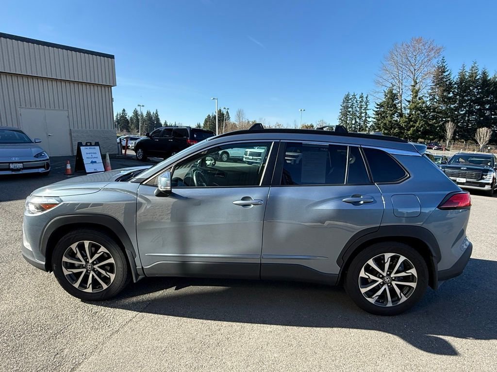 Used 2024 Toyota Corolla Cross XLE w/ Convenience Package image 4