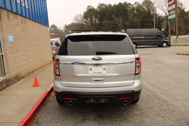 Used 2015 Ford Explorer XLT w/ Equipment Group 202B FWD image 5